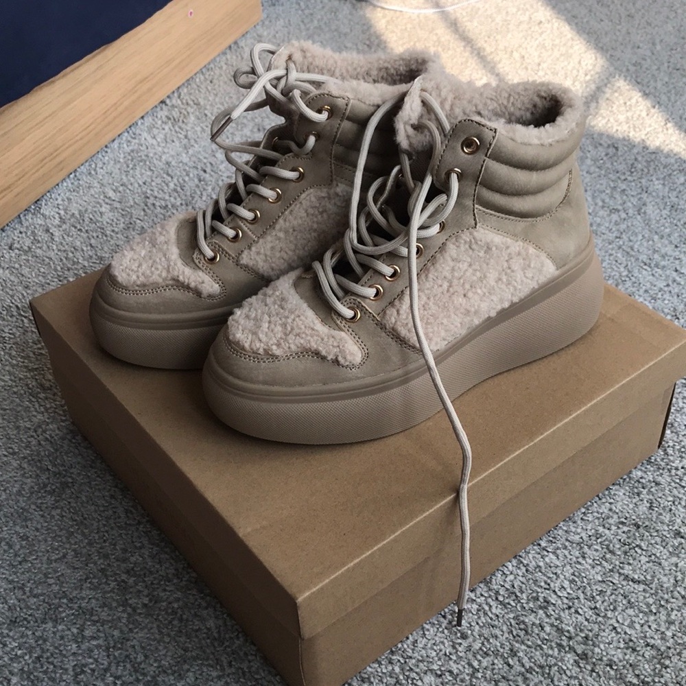 NWB Steve Madden Dream platform sneakers boots size 7